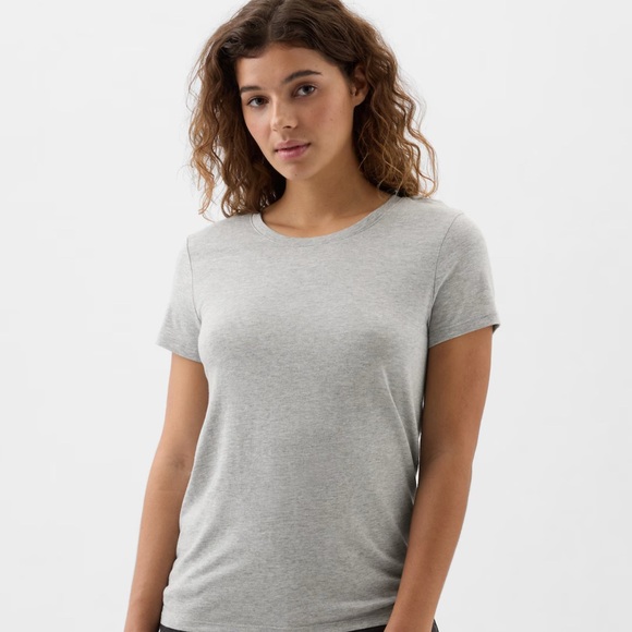 GAP Crewneck T-Shirt - Picture 1 of 6